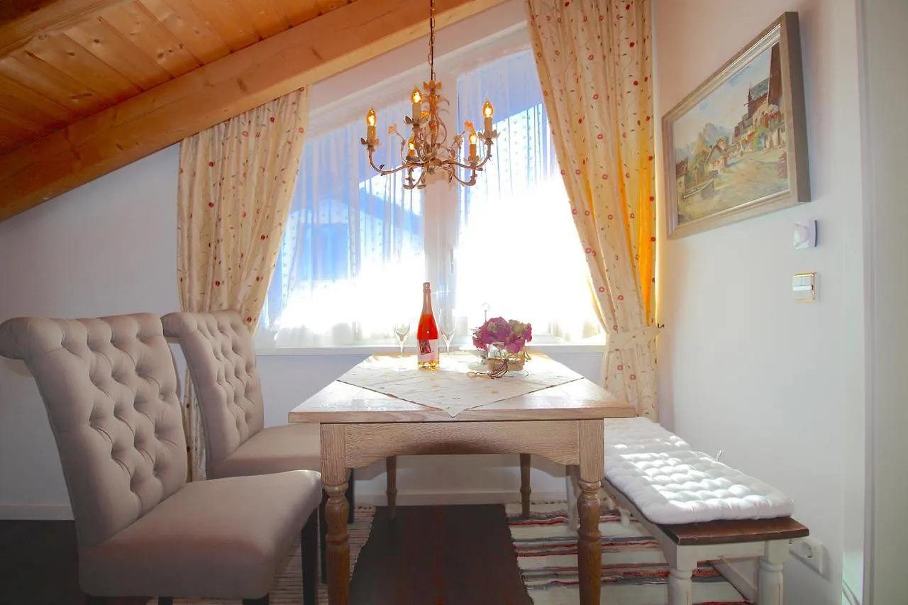 Himmelschloesschen & Chalet Rose Garmisch-Partenkirchen Apartment