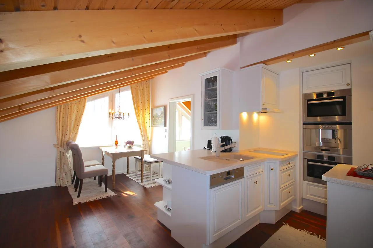 Apartment Himmelschloesschen & Chalet Rose Garmisch-Partenkirchen